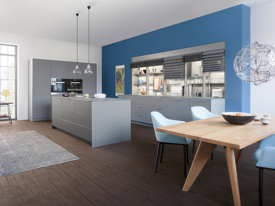 Classic-FS | IOS-M fitted kitchen in matt glass | Cuisines équipées | Leicht Küchen AG