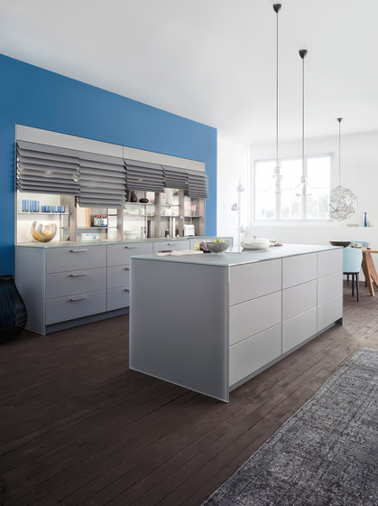 Classic-FS | IOS-M fitted kitchen in matt glass | Einbauküchen | Leicht Küchen AG
