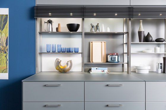 Classic-FS | IOS-M fitted kitchen in matt glass | Cucine parete | Leicht Küchen AG