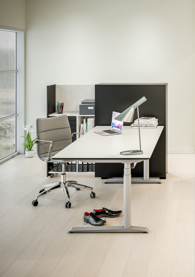 Quadro Sit/Stand Desk | Contract tables | Cube Design