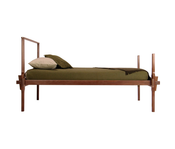 Greydon Bed | Betten | Richard Wrightman Design
