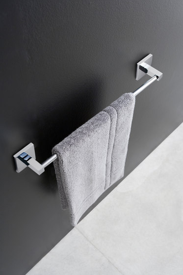 Sade - Towel bar 76,2cm | Porte-serviettes | Graff