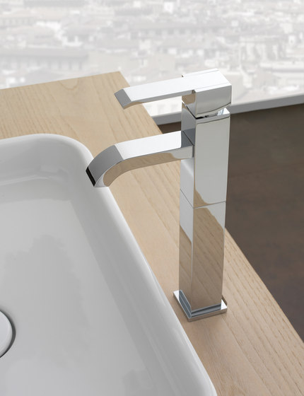 Qubic - Single lever basin mixer high - 12cm spout | Robinetterie pour lavabo | Graff