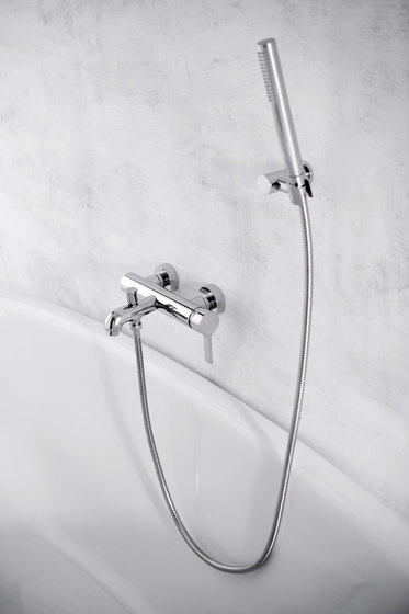 Terra - Wall-mounted bath & shower mixer with hand shower set | Rubinetteria vasche | Graff