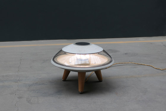 Tripod | Lampade tavolo | Concrete Home Design