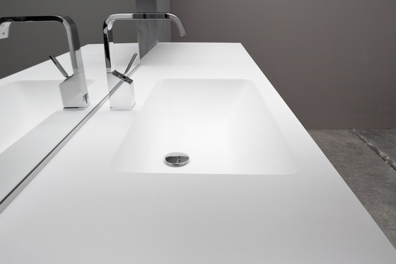 Byte 2.0 | Composition 04 | Estanterías de baño | Mastella Design