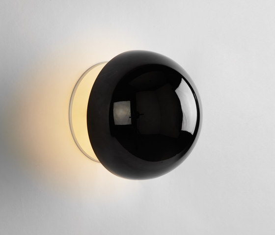 Eclipse Fixed Sconce (Black) | Lámparas de pared | Roll & Hill
