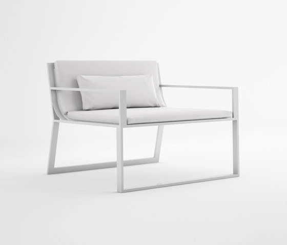 Blau Lounge Chair | Armchairs | GANDIABLASCO