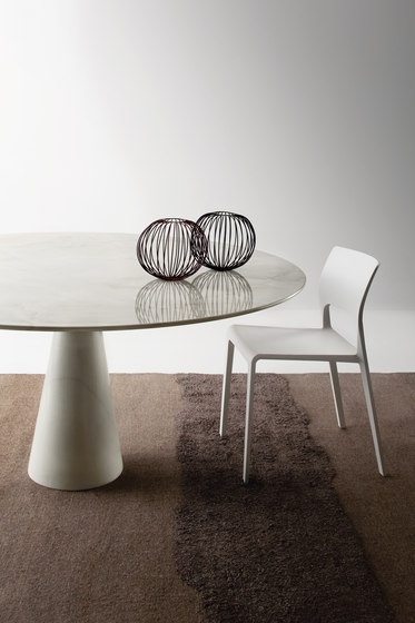 LEAF SL 140 round dining table in stone | Mesas comedor | NEUTRA by Arnaboldi Angelo