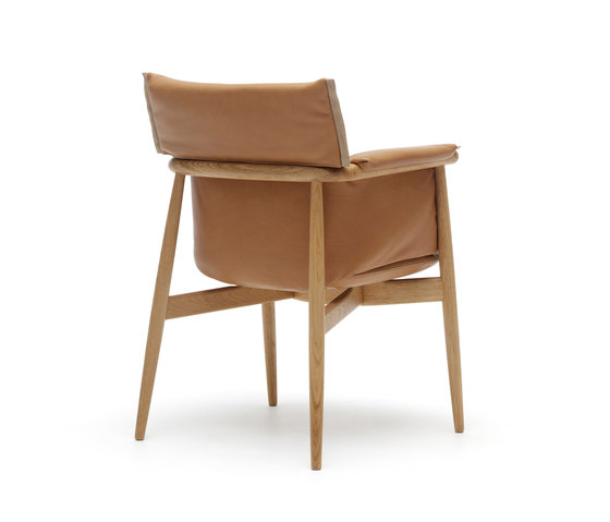 E005 Embrace chair | Sedie | Carl Hansen & Søn