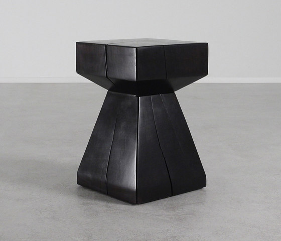 Arquitectura Table | Beistelltische | Pfeifer Studio