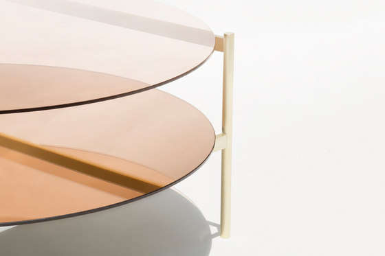 Duotone Circular Coffee Table | Brass / Rose | Couchtische | Yield