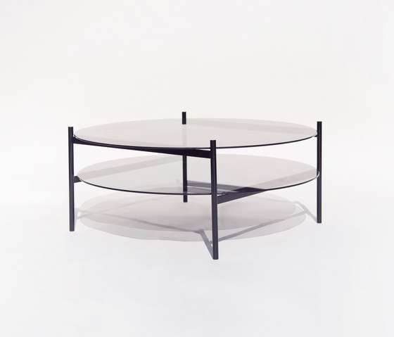 Duotone Circular Coffee Table | Black / Smoked | Mesas de centro | Yield