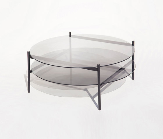 Duotone Circular Coffee Table | Black / Smoked | Mesas de centro | Yield
