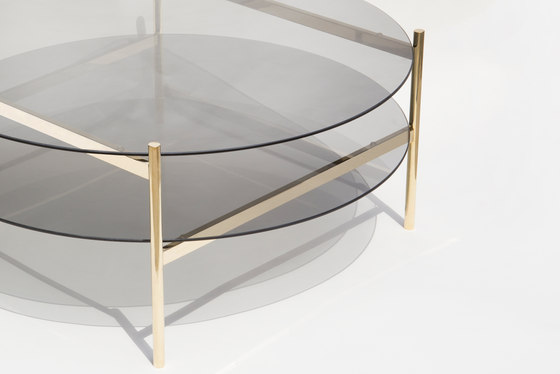 Duotone Circular Coffee Table | Brass / Smoked | Couchtische | Yield