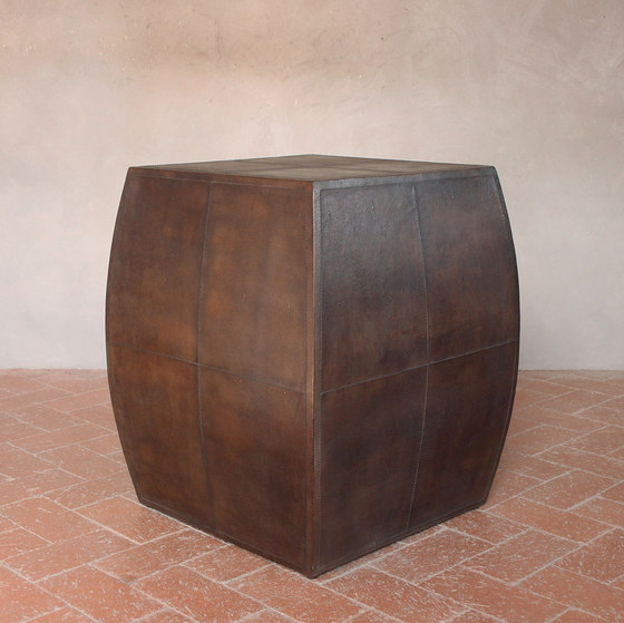 Regency Leather End Table | Tables d'appoint | Pfeifer Studio