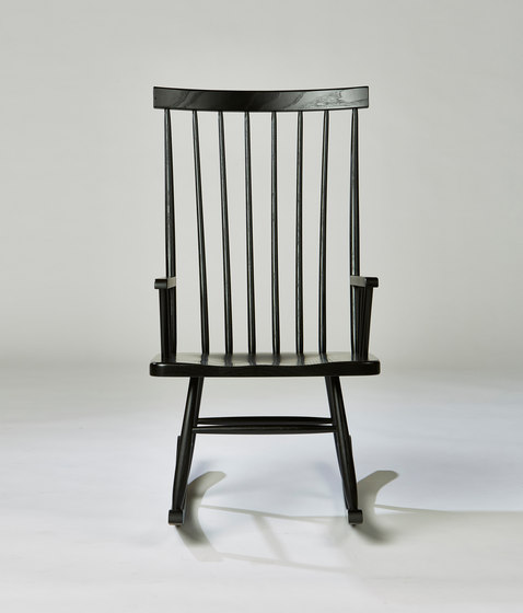 Classic Rocking Chair | Sessel | Smilow Design