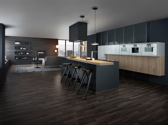 Synthia | IOS | Largo-LG fitted kitchen with an island | Fitted kitchens | Leicht Küchen AG