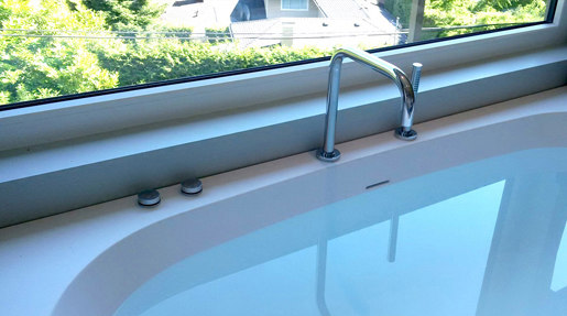 inox | stainless steel 11" single-hole, deck-mount tubfiller spout | Robinetterie pour baignoire | Blu Bathworks