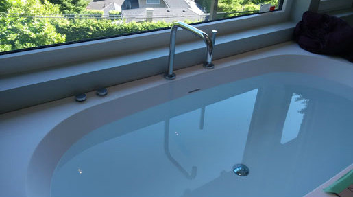 inox | stainless steel 11" single-hole, deck-mount tubfiller spout | Robinetterie pour baignoire | Blu Bathworks