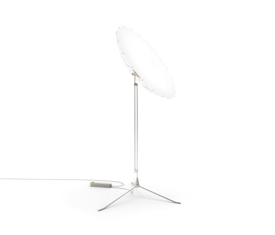 Filigree Floor Lamp | Free-standing lights | moooi