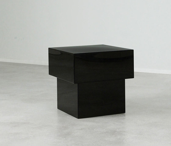 Luminosa Acrylic Cube Table | Tables d'appoint | Pfeifer Studio