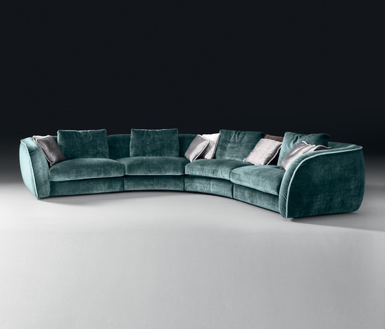 Levante Sofa | Sofas | black tie