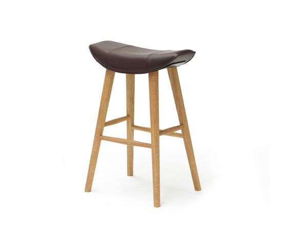 Kya | Kitchen Stool with wooden frame | Bar stools | FREIFRAU MANUFAKTUR