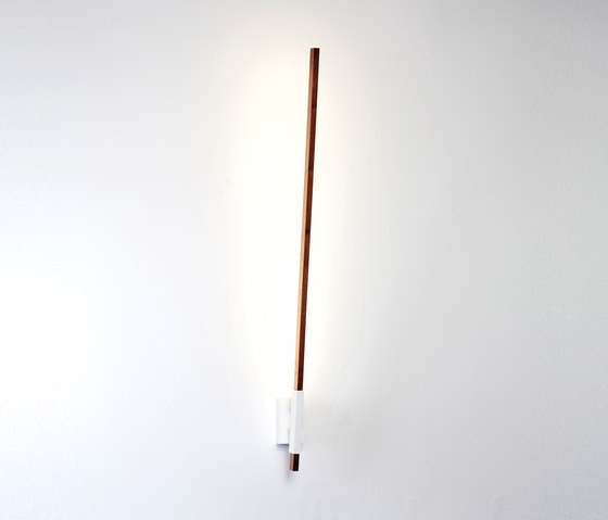 4 ft Vertical Sconce | Lámparas de pared | STICKBULB