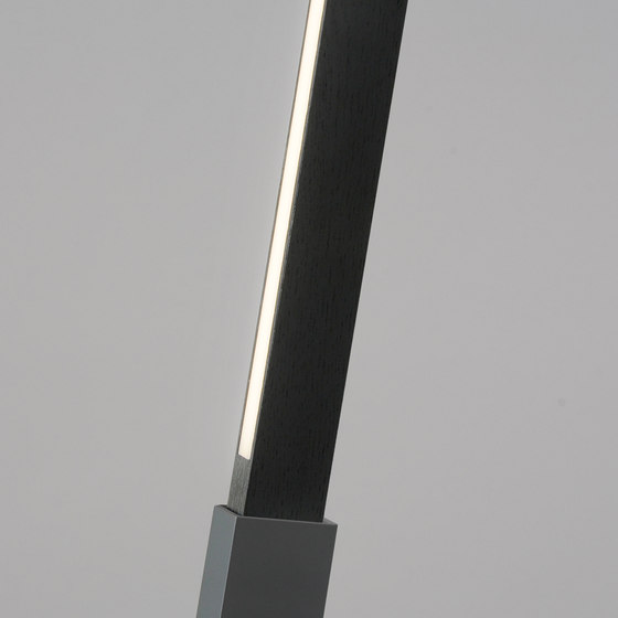 4 ft Vertical Sconce | Lampade parete | STICKBULB