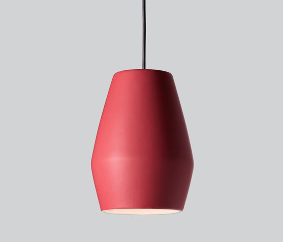 Bell pendant light in porcelain, burgundy matt | Pendelleuchten | Northern