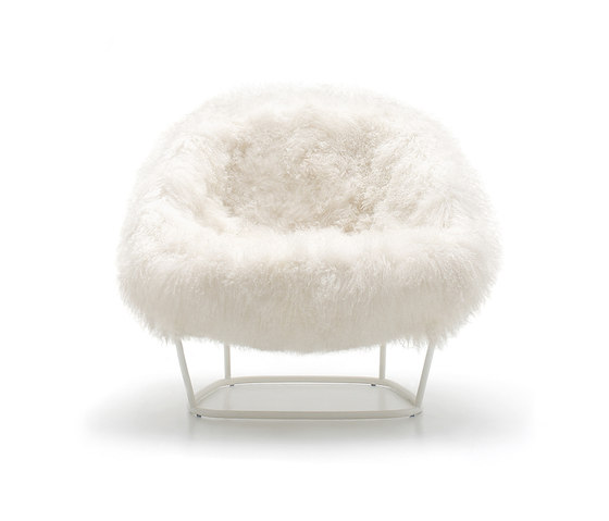 Katrin Armchair - White structure and white fur Version | Armchairs | ARFLEX
