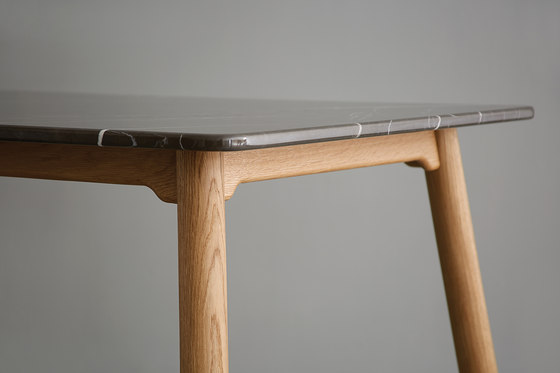 Carve marble dining table | Tavoli pranzo | Bethan Gray