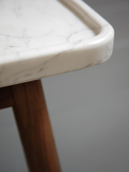 Carve marble large square coffee table | Mesas de centro | Bethan Gray