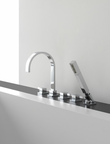 Qubic - Deck-mounted bathtub mixer with hand shower set | Grifería para bañeras | Graff