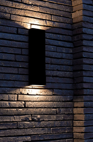 SIMPLY PILLAR up/down Wall large Black LED | Lámparas exteriores de pared | PVD Concept