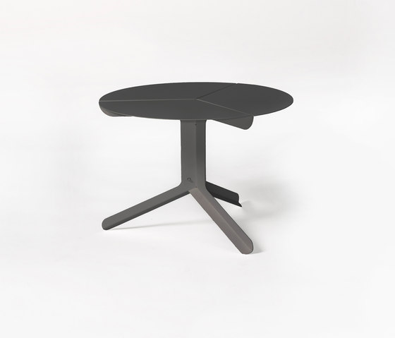 Sliced Table Low Ø 50 cm for New Duivendrecht | Beistelltische | Tuttobene