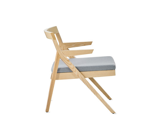 Noka Lounge Chair with Arms | Sessel | Studio TK