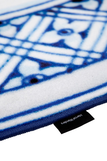 Delft Blue | Plate rug | Formatteppiche | moooi carpets