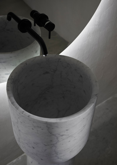 Origin Free Standing White Carrara Marble Washbasin | Lavabi | Inbani