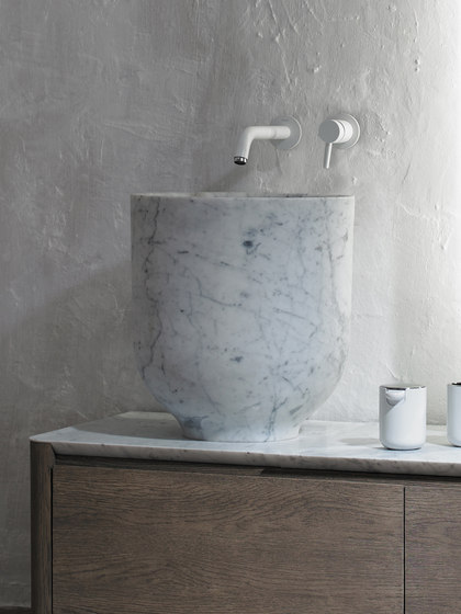 Origin Top Mounted White Carrara Marble H45 Washbasin | Lavabi | Inbani