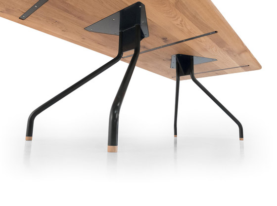 Cone | Dining tables | MBzwo