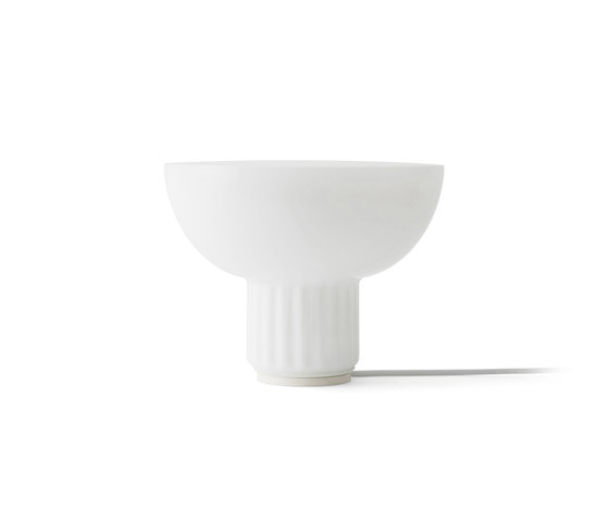 The Standard Table Lamp | S Shiny Opal Glass | Lámparas de sobremesa | Audo Copenhagen