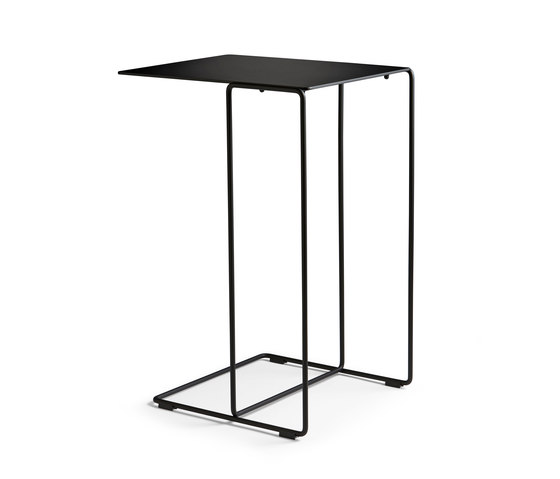 Oki occasional table | Tables d'appoint | Walter K.