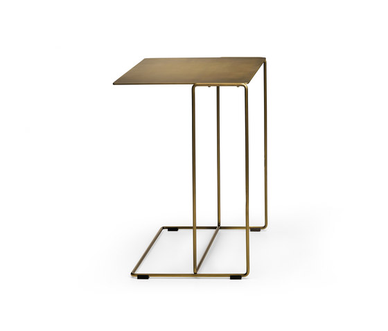 Oki occasional table | Tables d'appoint | Walter K.