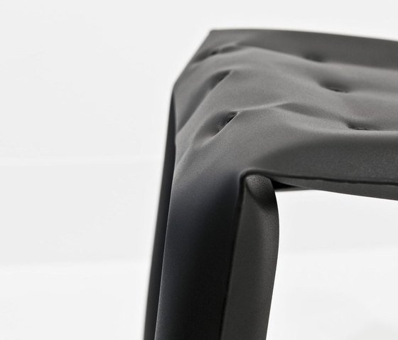 Chippensteel 0.5 | Alu | black | Chairs | Zieta