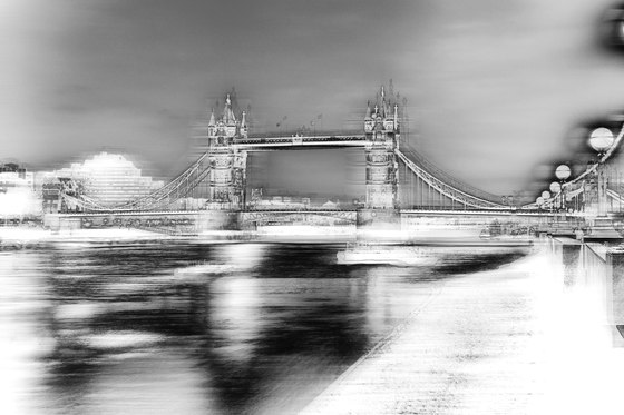 Analog Tower Bridge | Sur mesure | GLAMORA