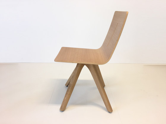 Cross Solid Chair | Sedie | dutchglobe