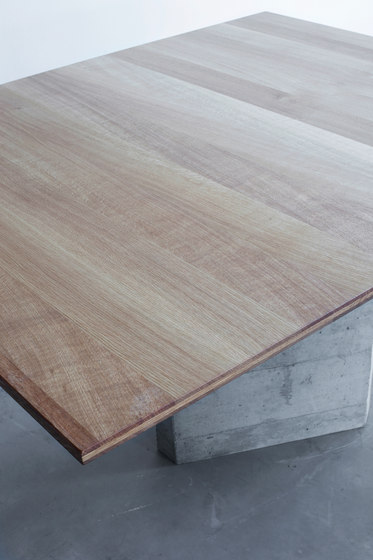 PLY 3 Series table with 1 base | Dining tables | Van Rossum