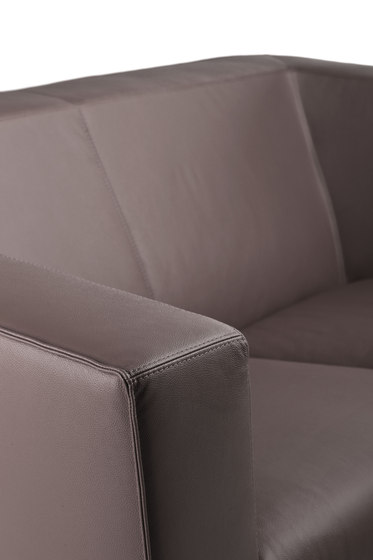 Hebe | Sofas | True Design
